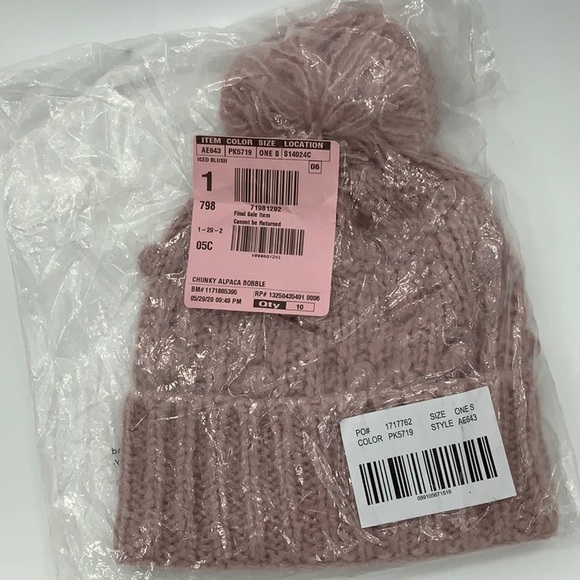 J.Crew Women's Chunky knit bobble beanie hat AE643 - Picture 3 of 3